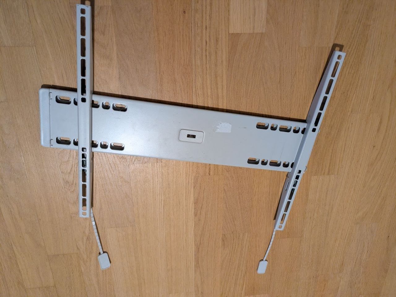 Ikea Supporti a parete: VESA TV mount 19 - 32" – Usato da Lausanne venduto da RR-CH