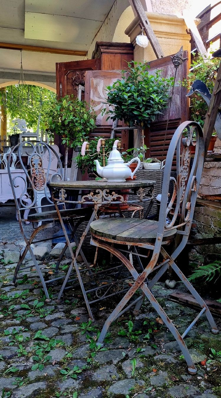 Set di tavolo e panche: Antikes Gartentisch Set*Atelier-elisa  – Usato da Wohlen AG venduto da Atelier-Elisa