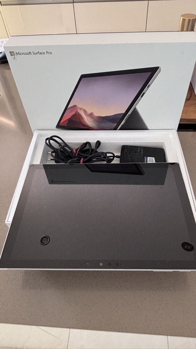 Microsoft Tablettes PC: Microsoft Surface Pro 7 i7 16GB 256GB SSD – D'occasion à Hettlingen par AidaNova