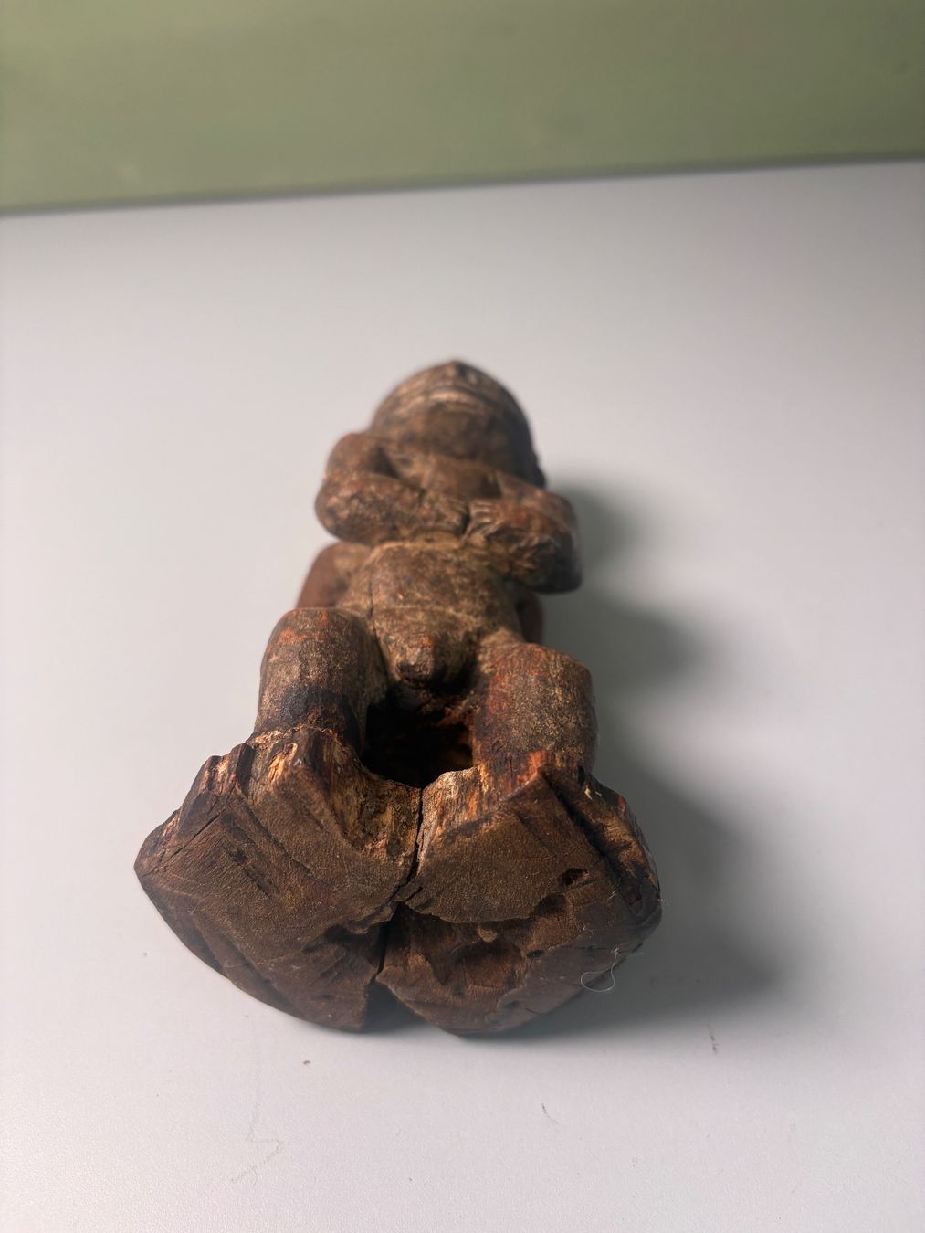 Sculture & Statue: Afrikanische Holzfigur mit geschnitztem Hocker – Usato da Otelfingen venduto da Yossi-68 3