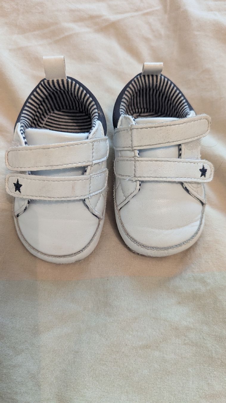 Scarpe per ragazzi: Chaussures bébé taille 18 – Usato da Biel/Bienne venduto da ana_5n9d