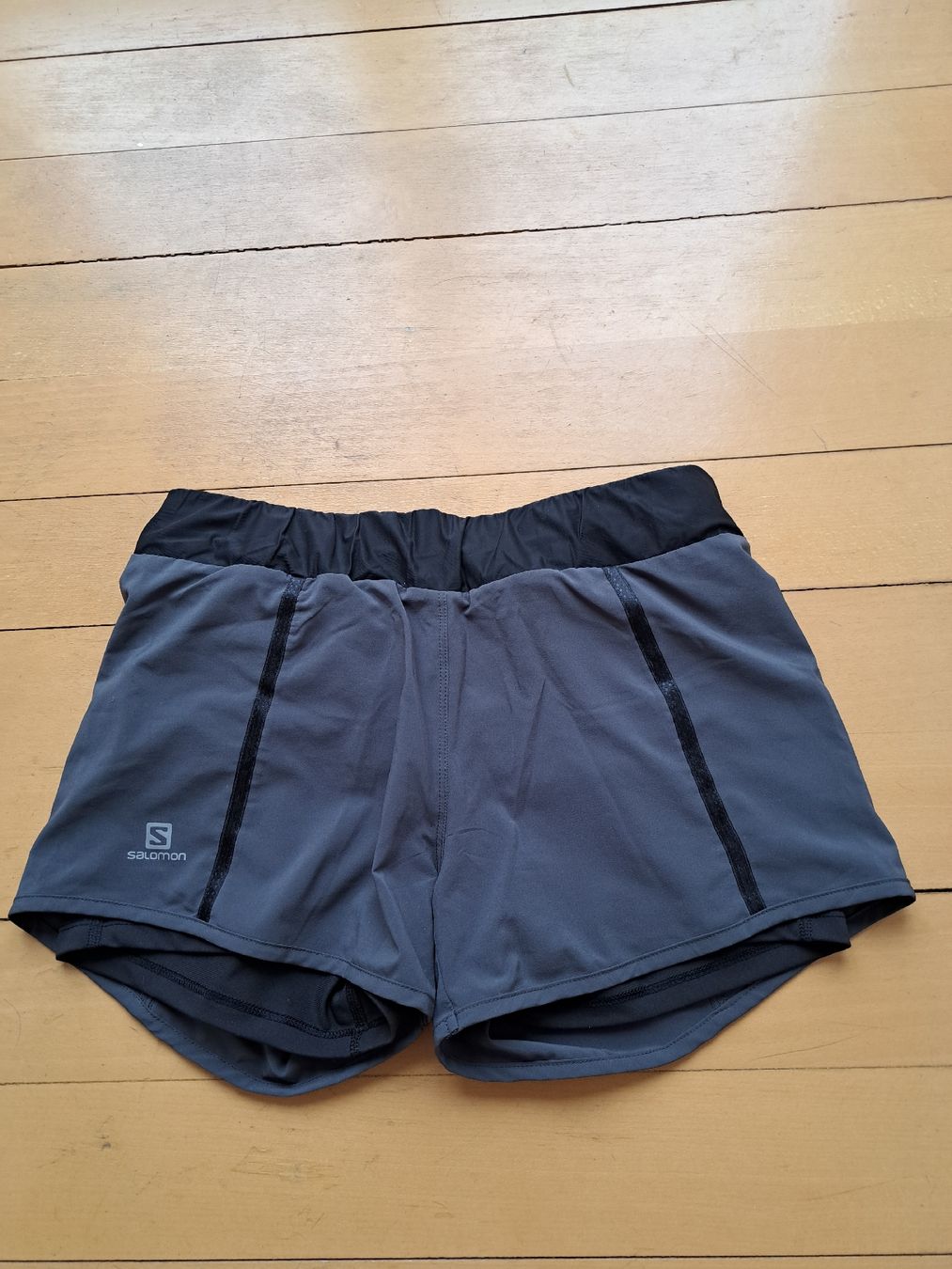 Salomon Pantaloni: Salomon Trailrunning Shorts – Usato da Thalwil venduto da sternenstaub369