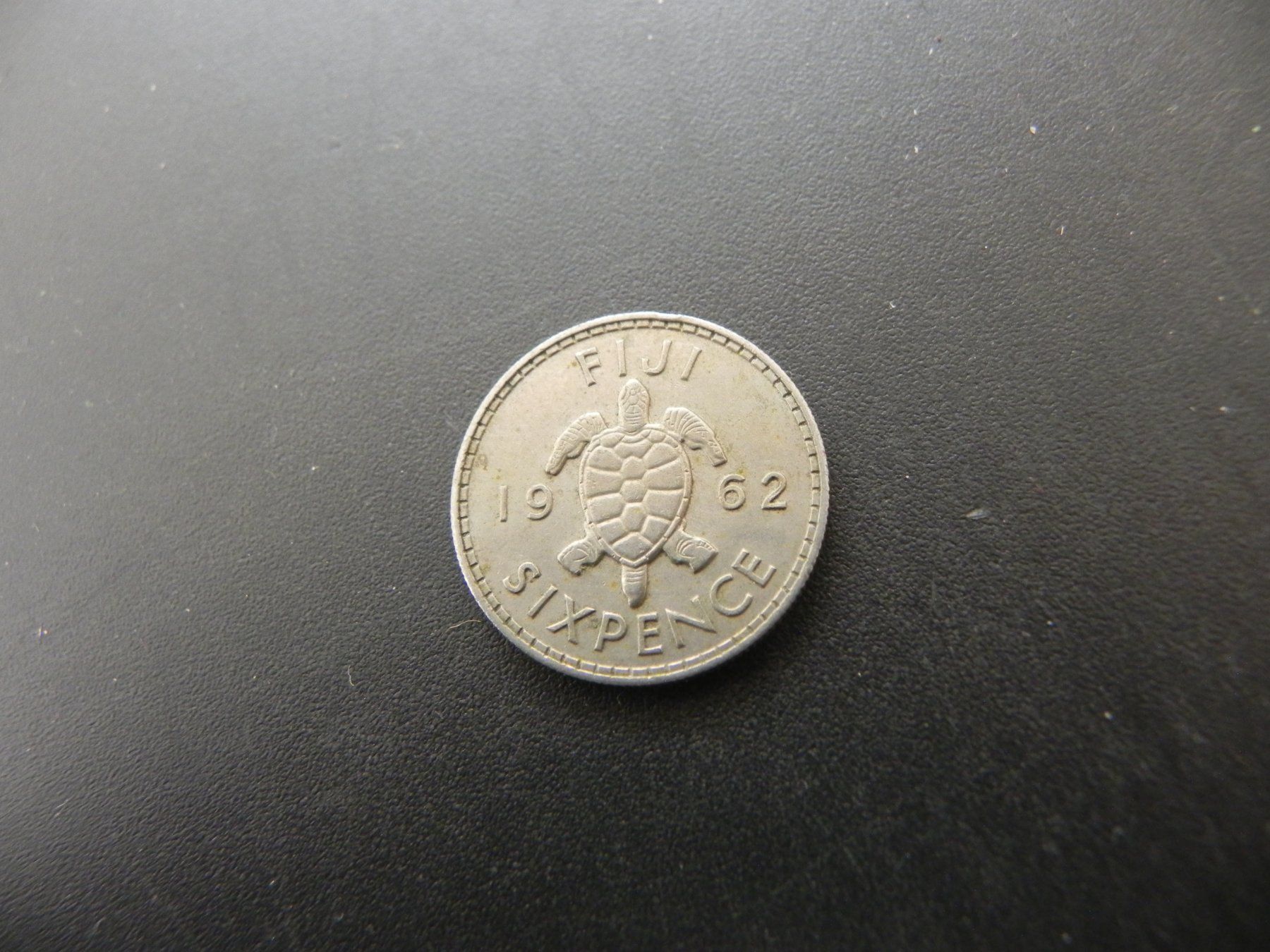 Alle Münzen: Fidschi 6 Pence 1962 – Gebraucht aus Biel/Bienne von Gogolozi