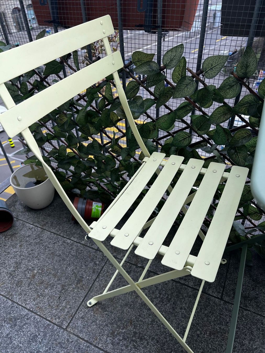 Fermob Set di tavolo e panche: Gartentisch mit 2 Stühlen – Usato da Zürich venduto da lexi_alex 4