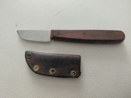 Kleines Messer mit Holzgriff und Lederscheide gebraucht