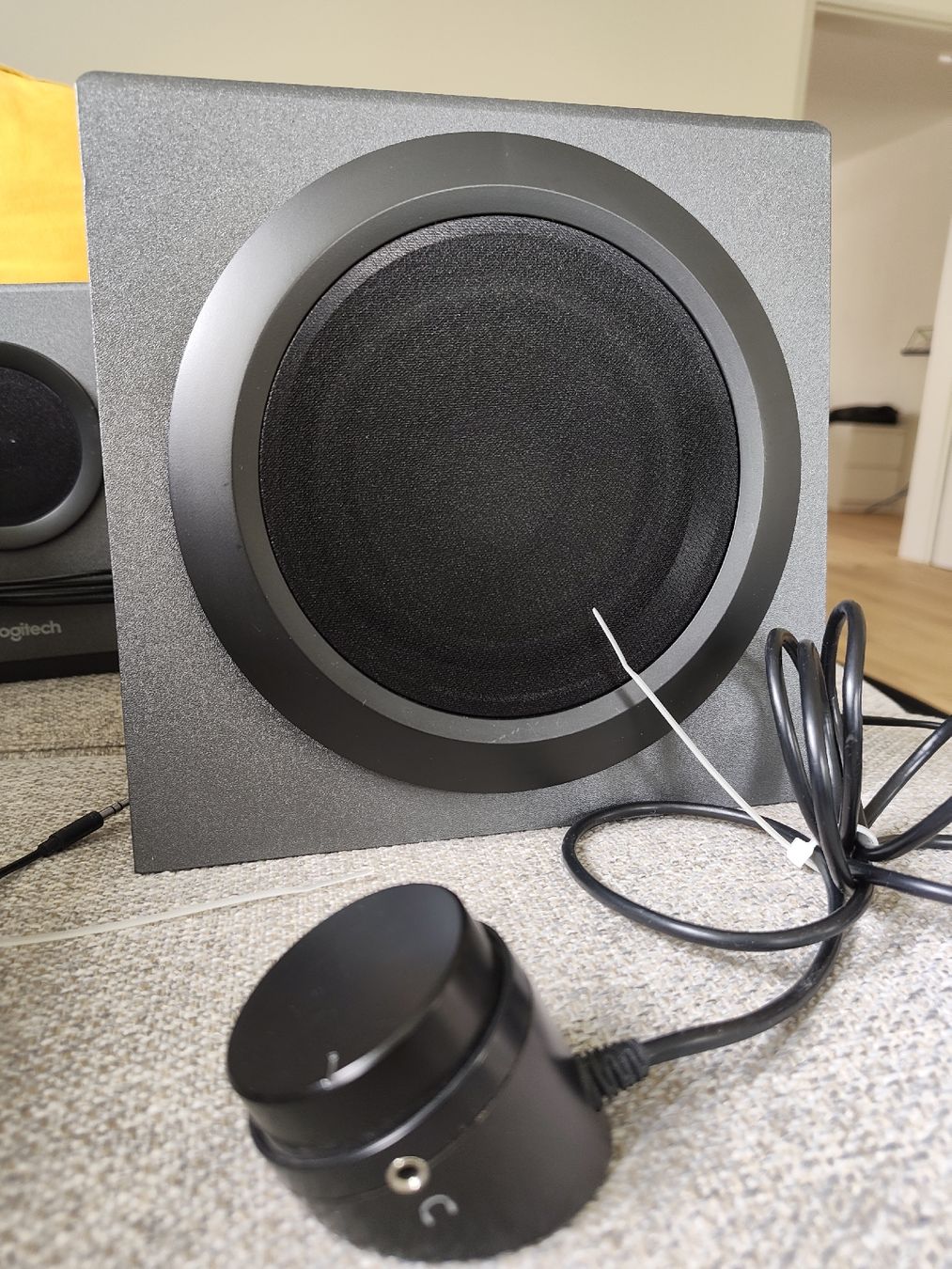 Logitech Lautsprecher: Logitech Z337 | Bluetooth-Lautsprecher 2.1 – Neu (gemäss Beschreibung) aus Lachen SZ von Kamelfluesterer 2