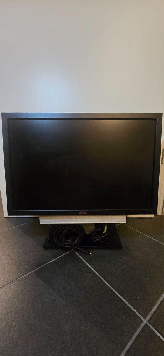 Dell Ecrans: Dell 24'' U2410 avec barre son – D'occasion à Cornaux NE par Sherekan85