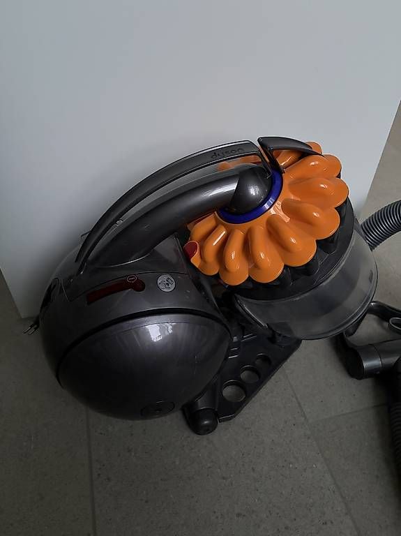 Staubsauger & Zubehör: Dyson Ball DC33C – Gebraucht aus Horgen von ErsterImperator 2