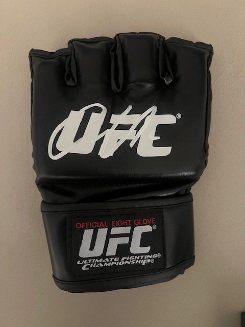 Autografi: Conor McGregor Signed UFC Glove In Display Case + COA – Nuovo (secondo la descrizione) da S. Pietro venduto da SORETOLO