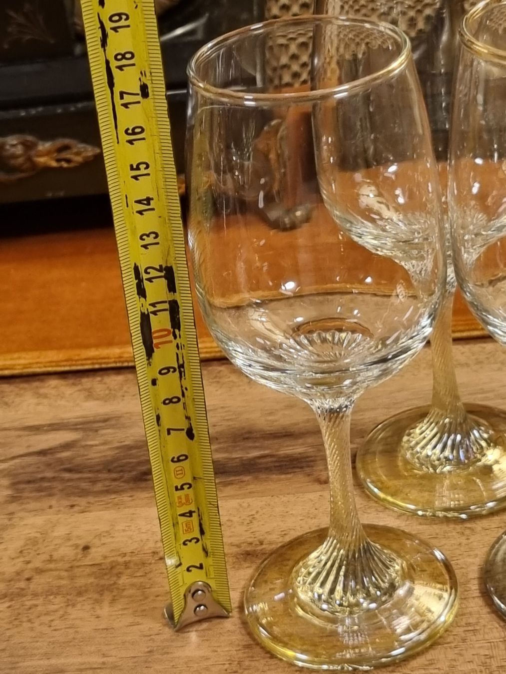 Verres: 6 Gläser, farbige Stiele, 18 cm – D'occasion à Scharnachtal par devin03 7