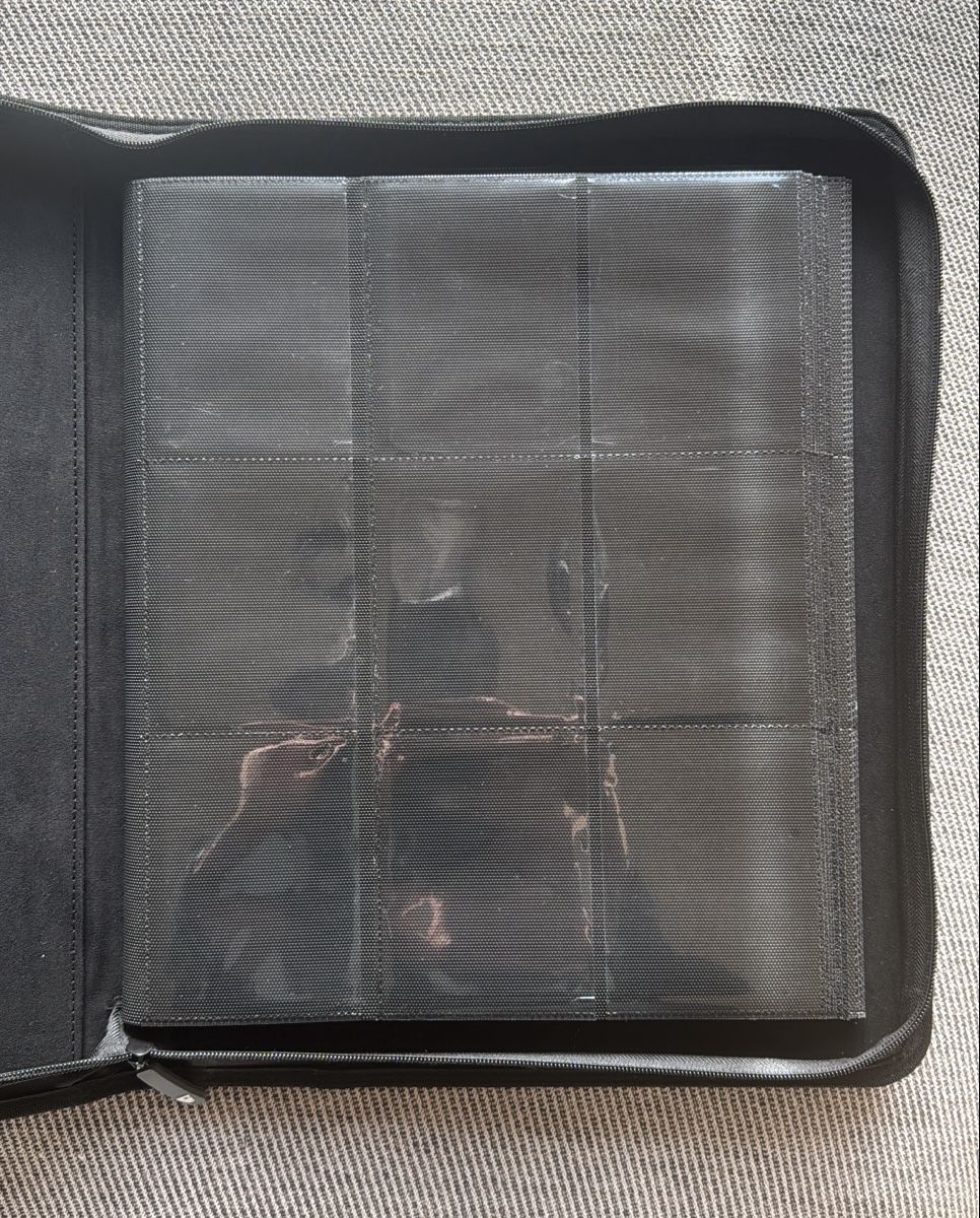 Raccoglitori: Gemloader Toploader Binder 3x3 216 sleeves 1 damaged – Usato da Dornach venduto da PatitoRK9 1