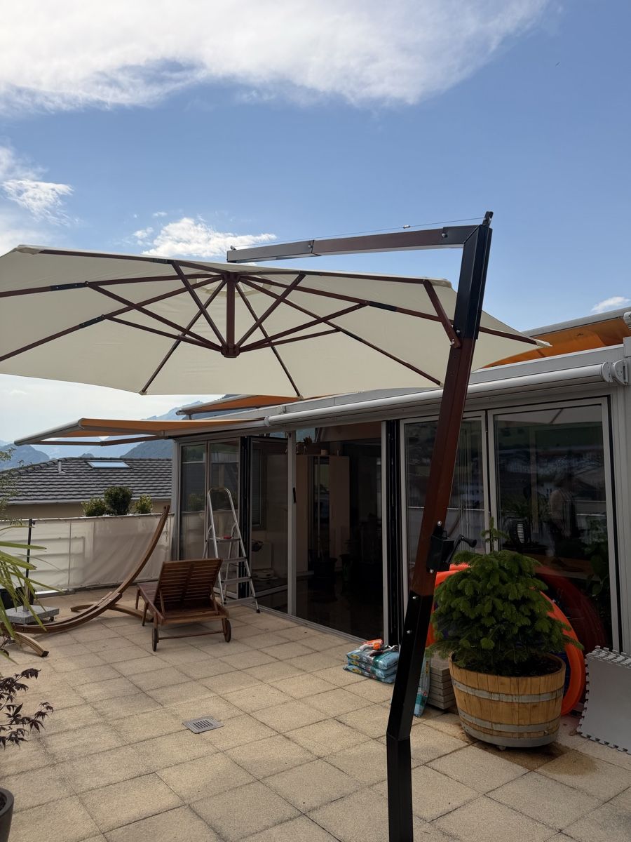 Sonnenschirme: Ampel-Sonnenschirm 350cm – Neu (gemäss Beschreibung) aus Buochs von flozius 1