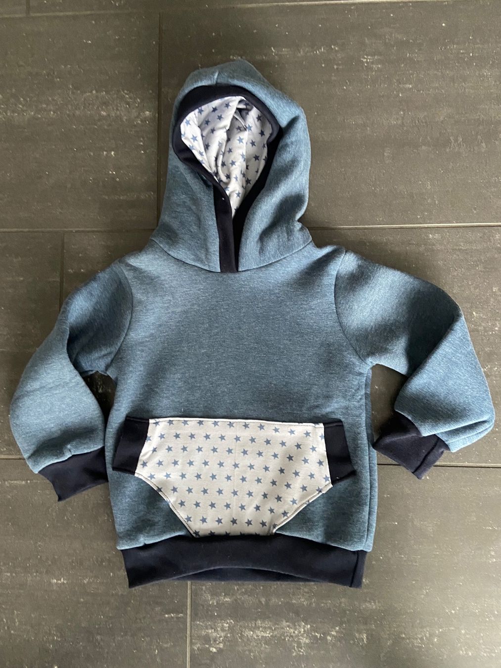 Pullover & Sweatshirts: Kapuzenpullover, Grösse 110 – Gebraucht aus Wohlen AG von Michi761
