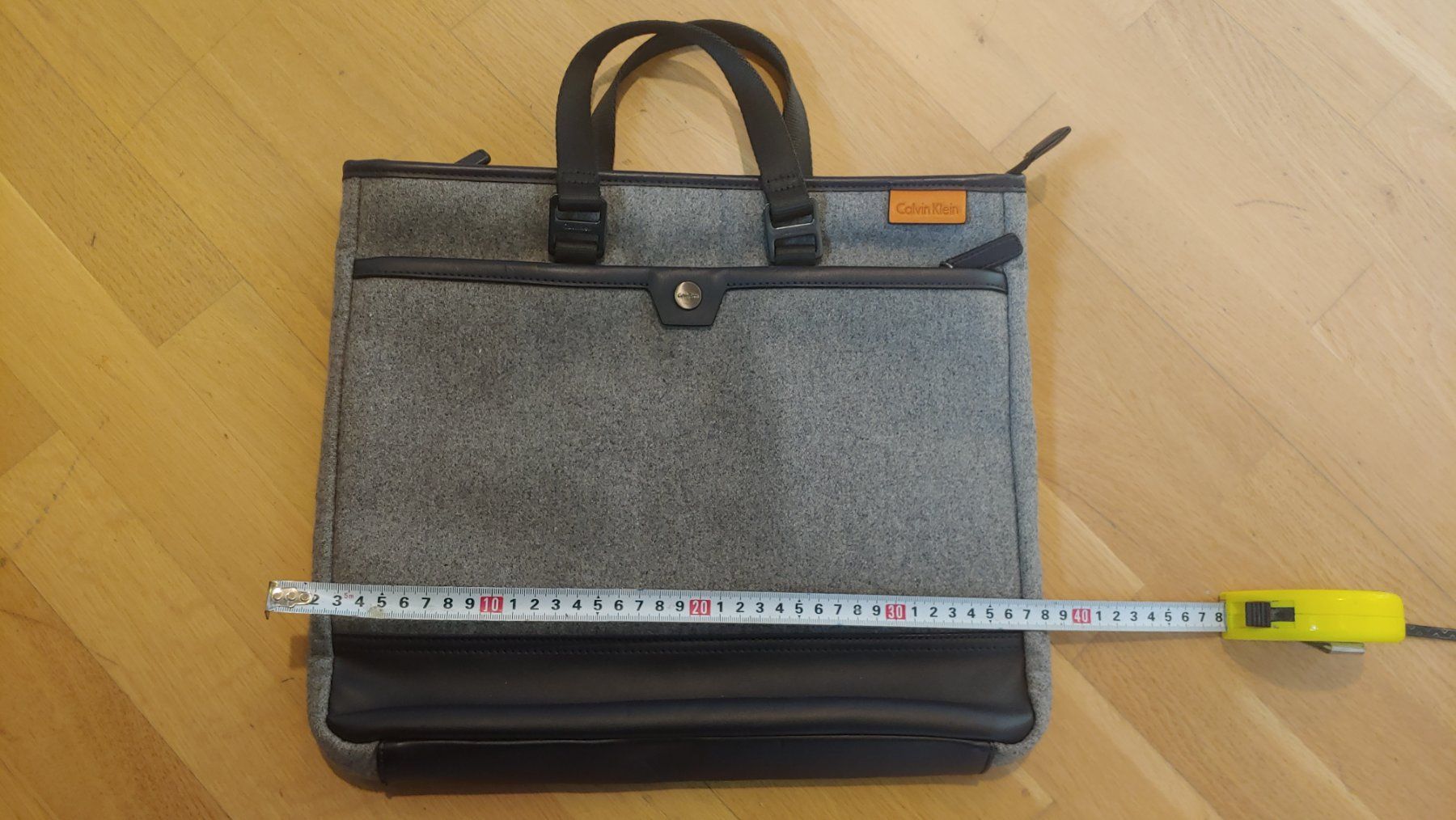 Taschen: Calvin Klein Laptop / Notebook Tasche – Gebraucht aus Weisslingen von nizanra 1