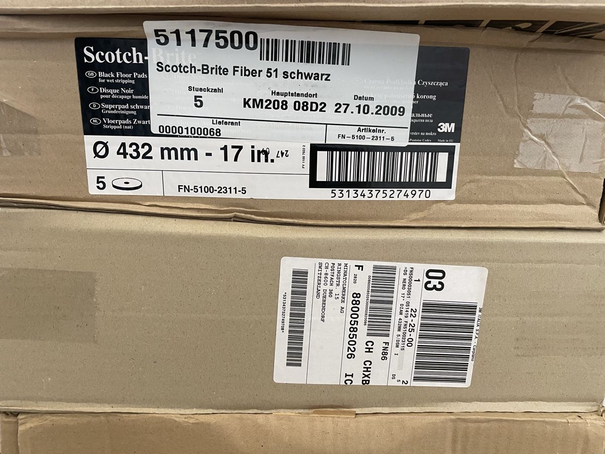 Altro per la casa: Scheuerpads schwarz zu Einscheibenmaschine – Nuovo (secondo la descrizione) da Luchsingen venduto da Chugelfischli 1