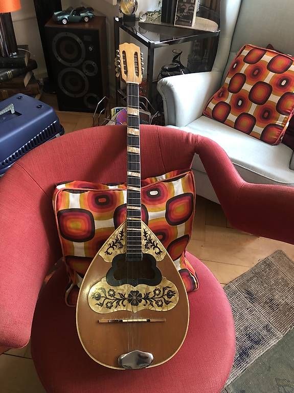 Strumenti musicali: Bouzouki artisanal traditionnel  – Usato da La Chaux-de-Fonds venduto da reg_yw68