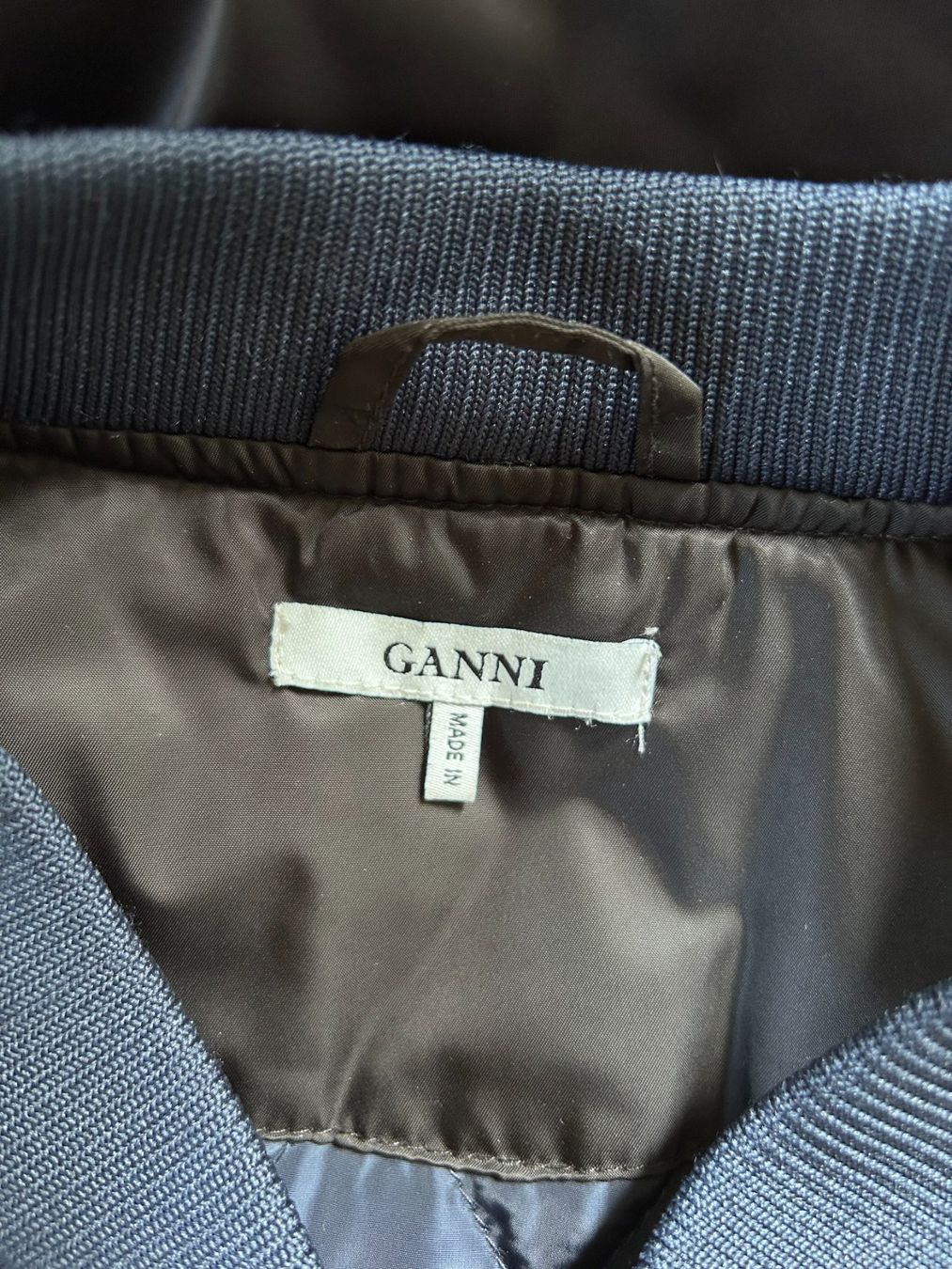 Ganni Jacken: Ganni Bomberjacke – Gebraucht aus St. Gallen von look-twice 4