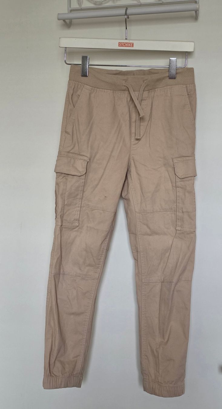 H&M Pantaloni: Cargohose beige Gr. 140 – Usato da Zürich venduto da Londonista