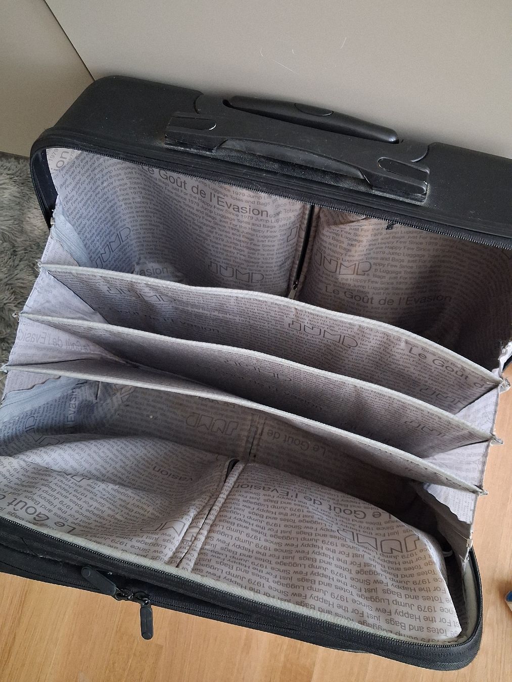 Valigie & Borse: Trolley Koffer mit Fächern Schwarz – Usato da Buchrain venduto da larissaa__x 1
