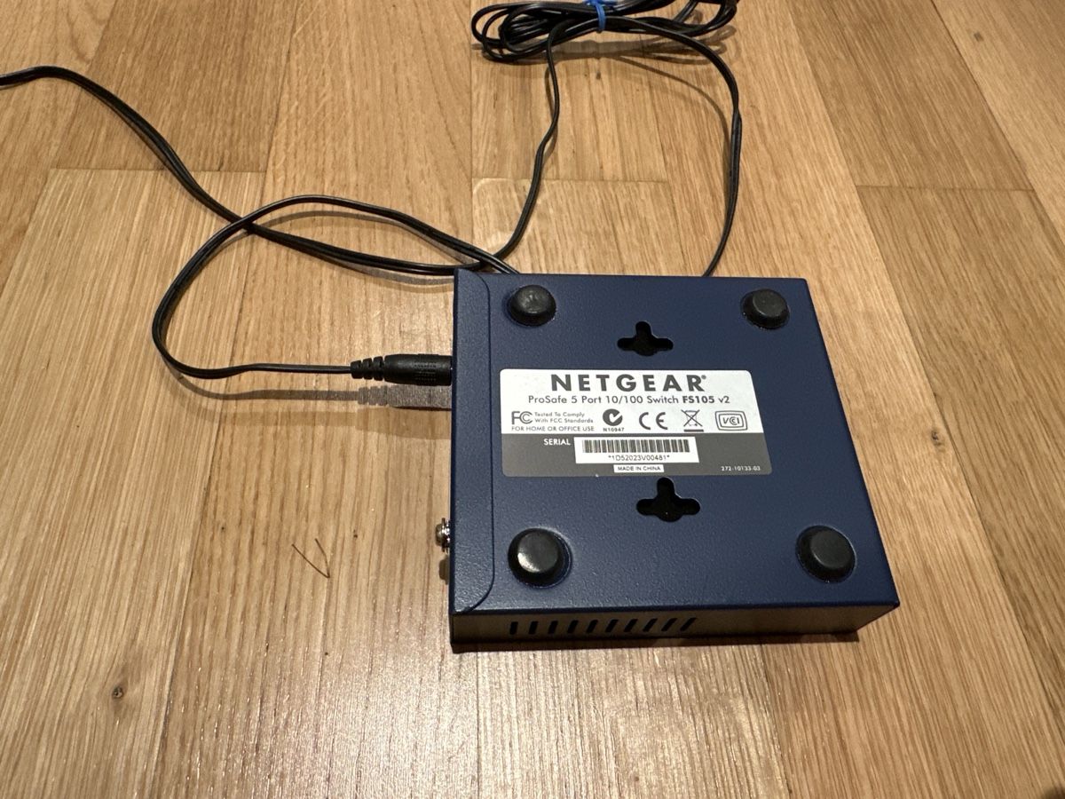 Netgear Hub & Switch: NETGEAR FS105 5-Port Fast Ethernet Network Switch - Tested – Usato da Zumikon venduto da don_2sy6 1