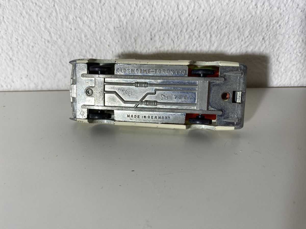 Siku Modellini d'auto: Siku oldsmobile toronado  – Usato da Winterthur venduto da ben_9vxx 4