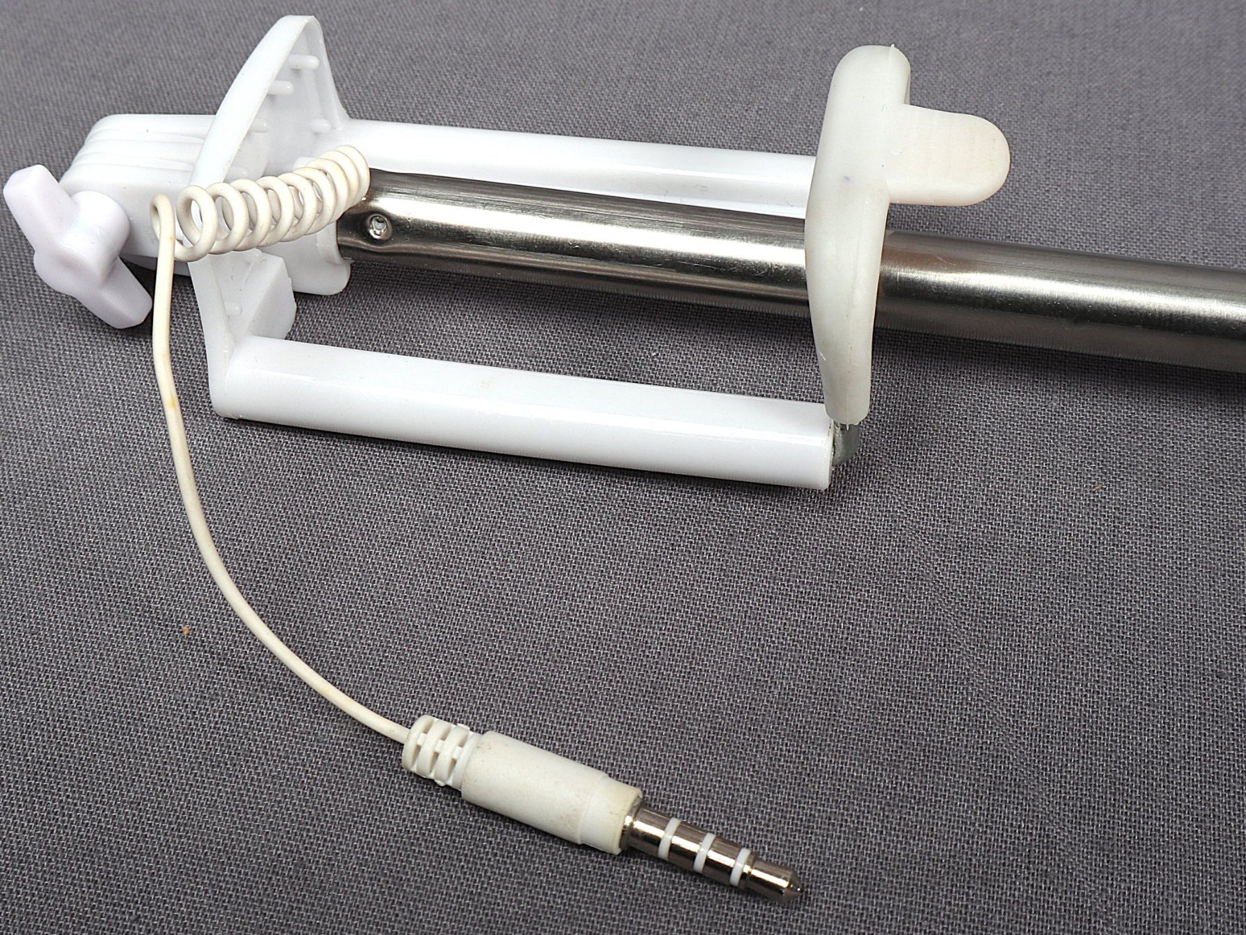 Halterungen: SELFIE Stick Weiss – Gebraucht aus Steinen von Restwert_Steinen 4