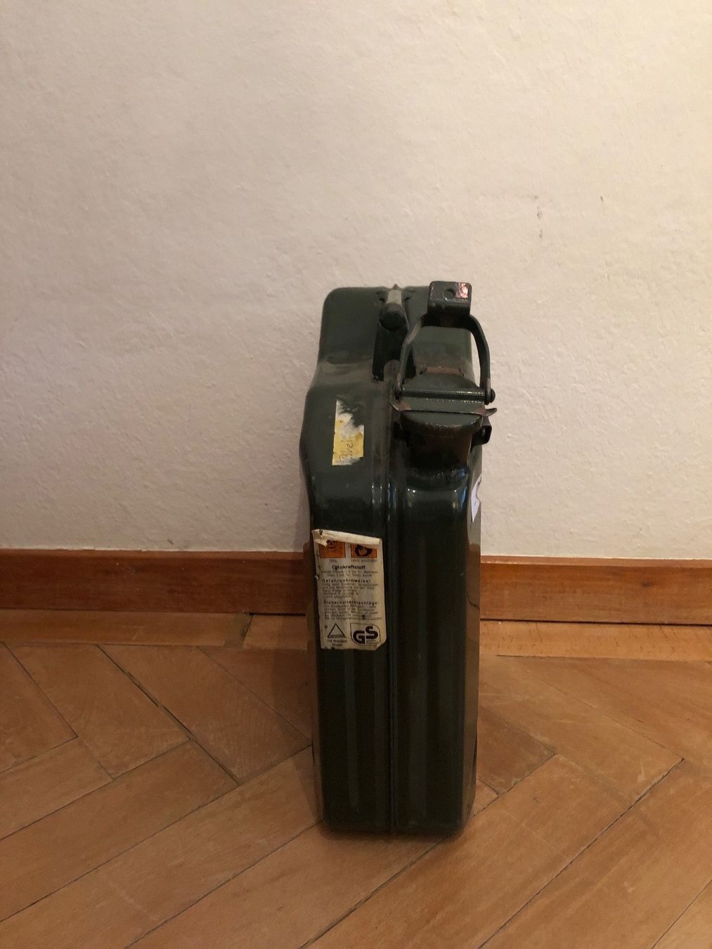 Taniche per benzina: Benzinkanister Vintage – Usato da Bern venduto da locoporvintage 1
