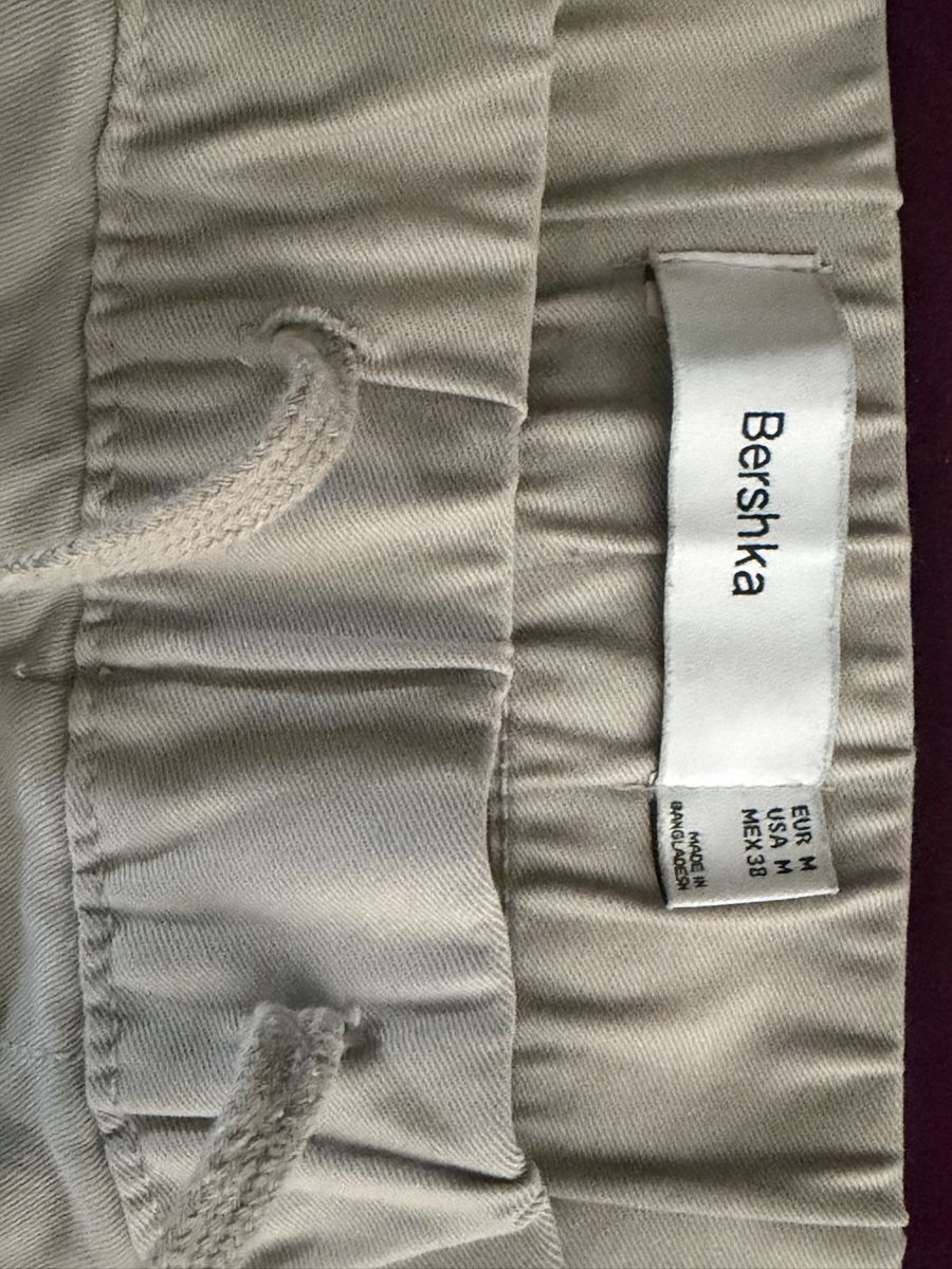 Bershka Pantaloni: PANTALON CARGO BERSHKA – Nuovo (secondo la descrizione) da Grand-Lancy venduto da ter_bvn7 1