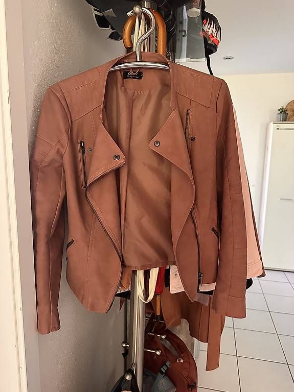 Jacken: Kunstleder Jacke Grösse 36 – Gebraucht aus Sarnen von dol_t7lx