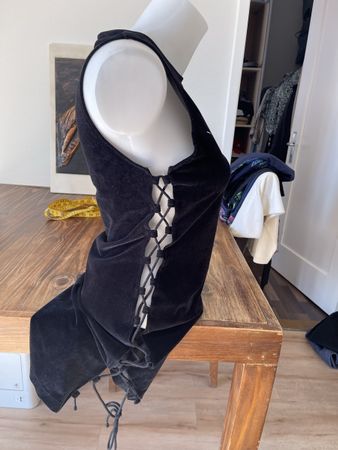 Robe Juicy Couture courte noire avec.lacets sur les côté L n