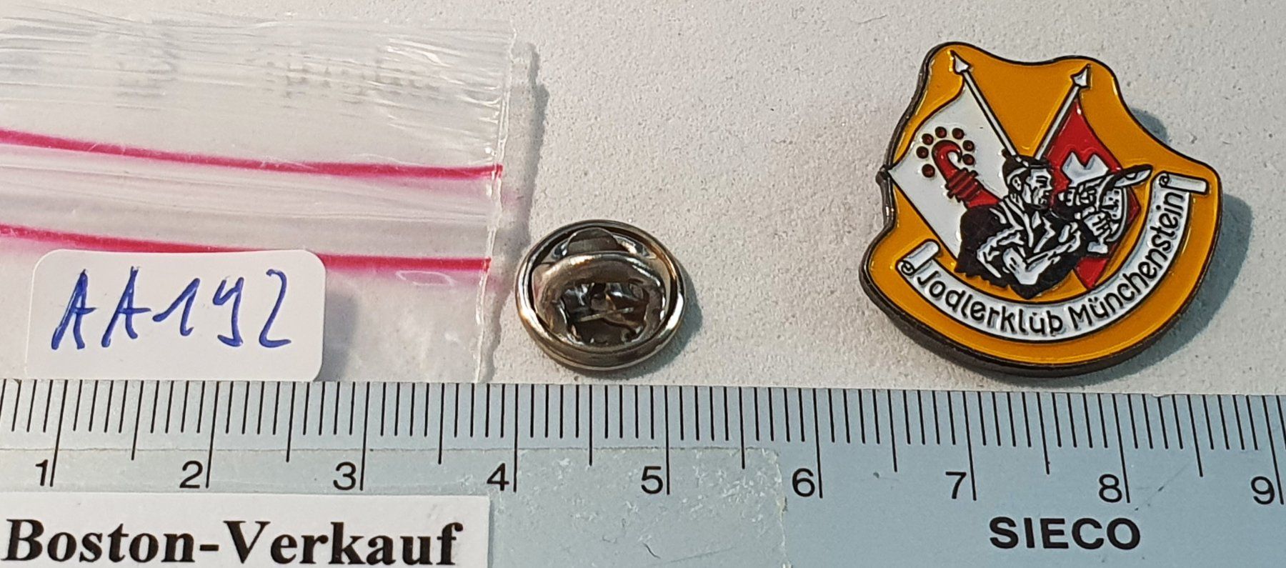Plaketten & Abzeichen: AA192 - Pin Jodlerklub Münchenstein Baselland – Gebraucht aus Reinach BL von Boston-Verkauf 1