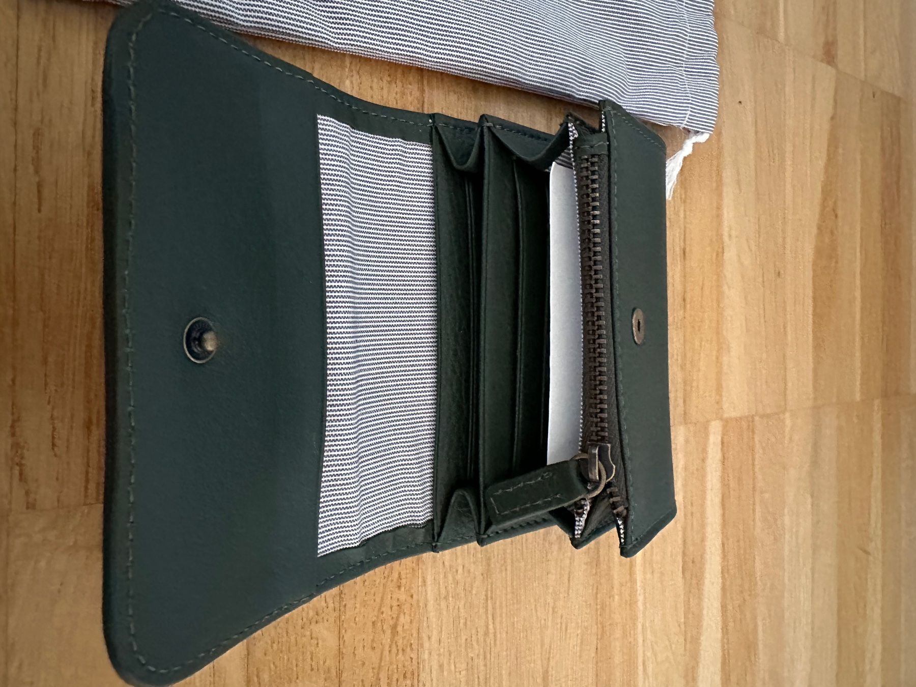 Portemonnaie: Faltportemonnaie Lost & Found – Gebraucht aus Arch von tam_ctz2 1