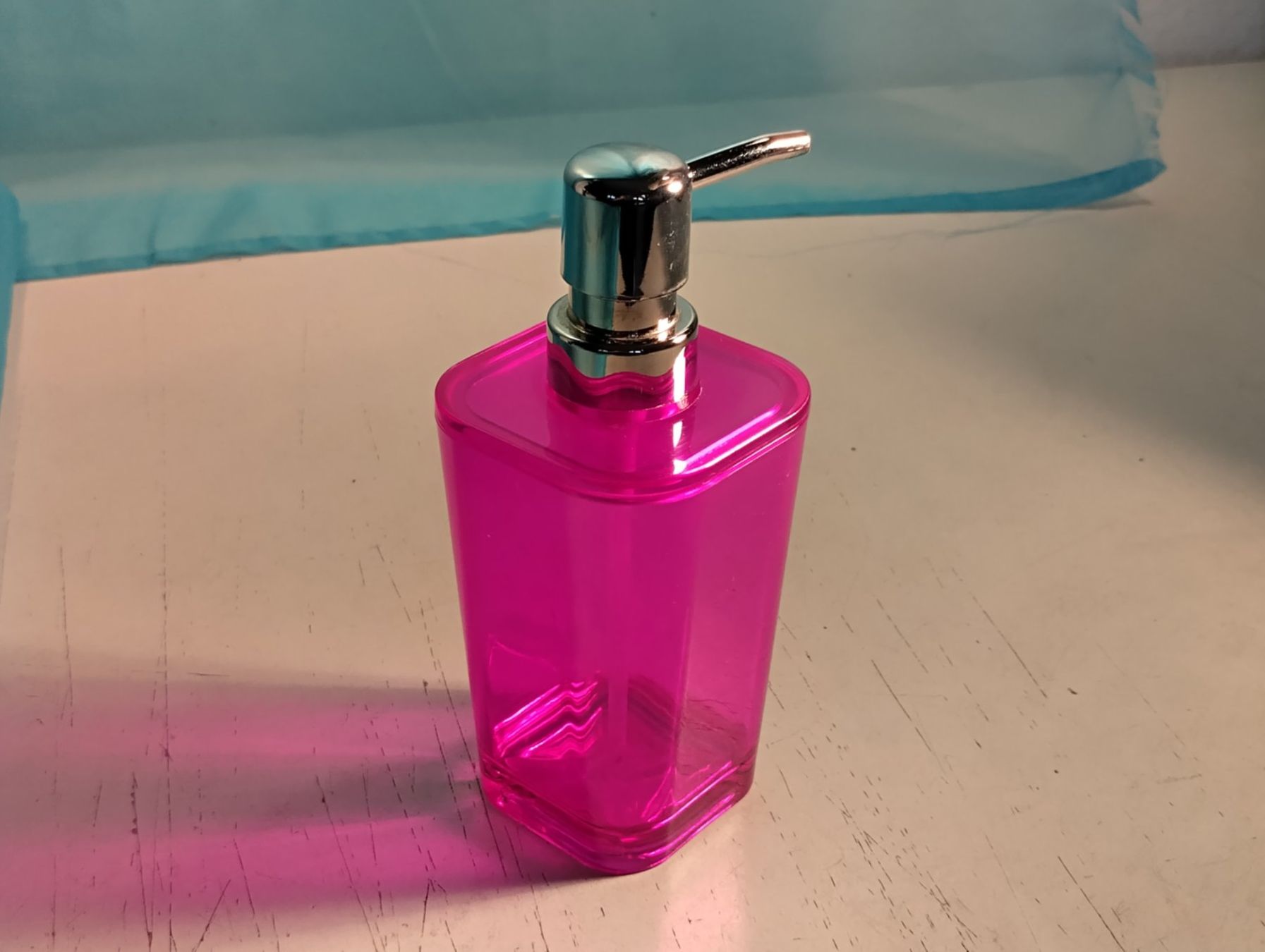 Seifenschalen: Seifenspender pink, Kunststoff – Gebraucht aus Bellach von JingleCherry 1