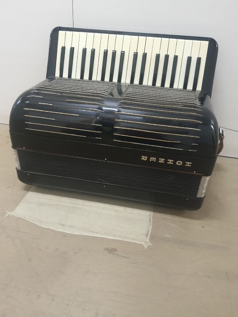 Hohner Strumenti musicali: accordéon à piano hohner – Usato da Pont-de-la-Morge venduto da Mirabelle0 7