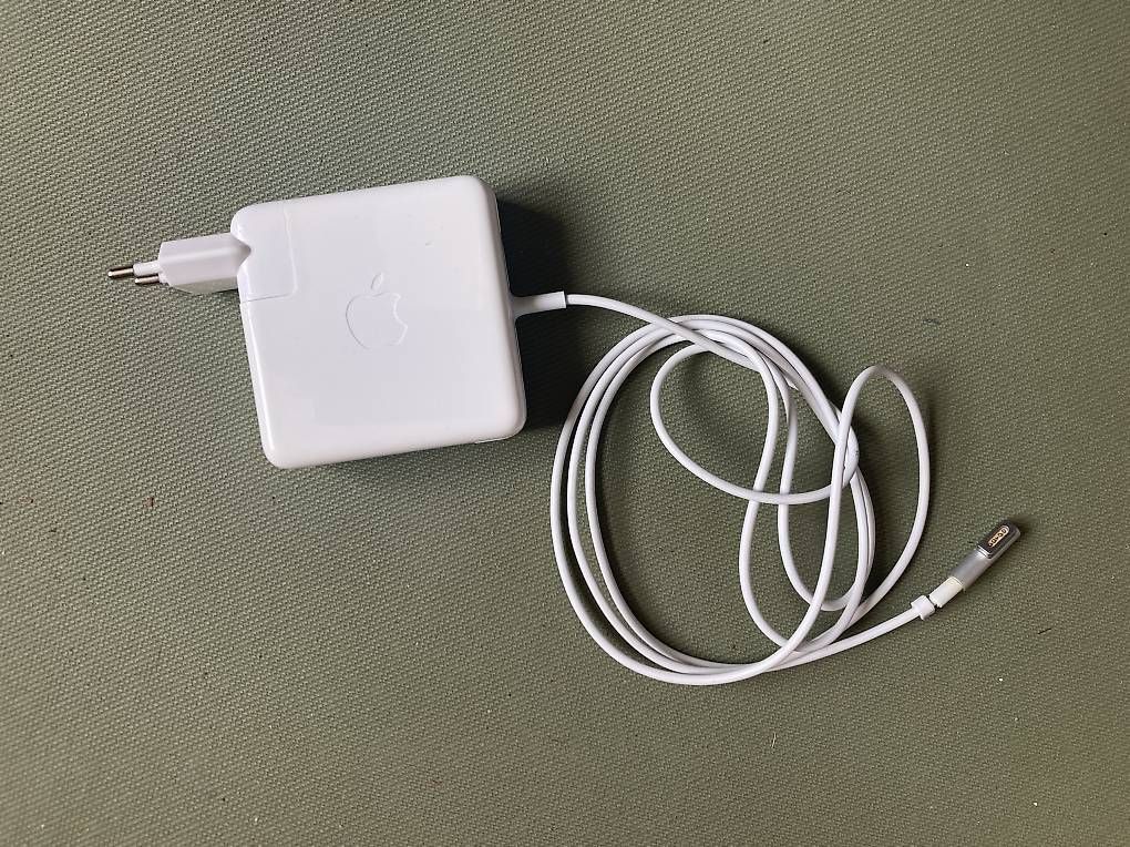 Chargeur: Mac Book Pro 2012 Power Supply – D'occasion à Zürich par gia_qq2g
