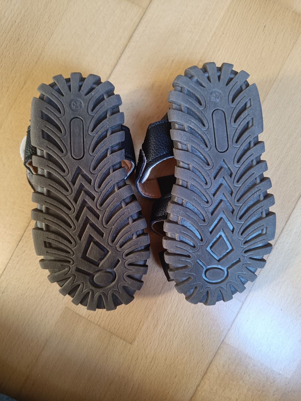 Scarpe per ragazzi: Sandalen Grösse 25 – Usato da Jaberg venduto da urig17. 2