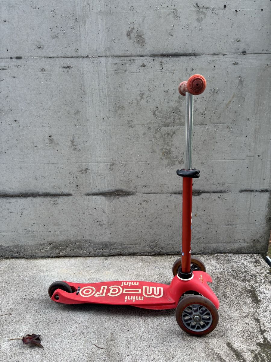 Micro Fahrzeuge für Kinder: Mini Micro Trottinett rot – Gebraucht aus Riehen von ERU_123