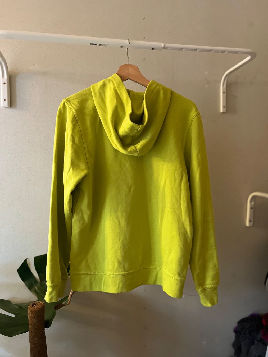 Maglioni & Felpe: Hoodie Gelb-grün – Usato da Basel venduto da lolixyz 1