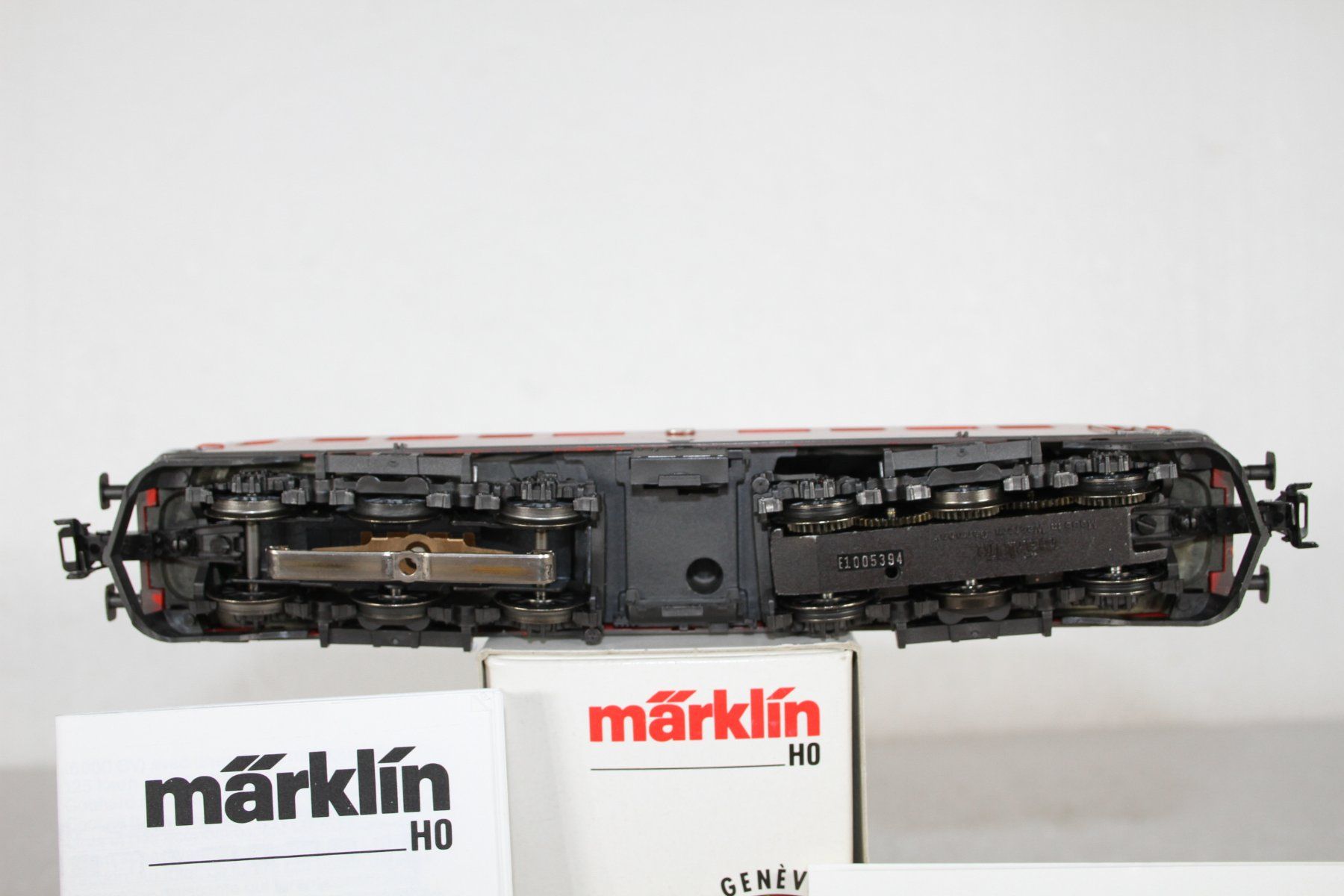 Märklin Modelleisenbahnen: Märklin 3336 SBB  Ae 6/6 Genf analog – Gebraucht aus Triesen von gleis8 8
