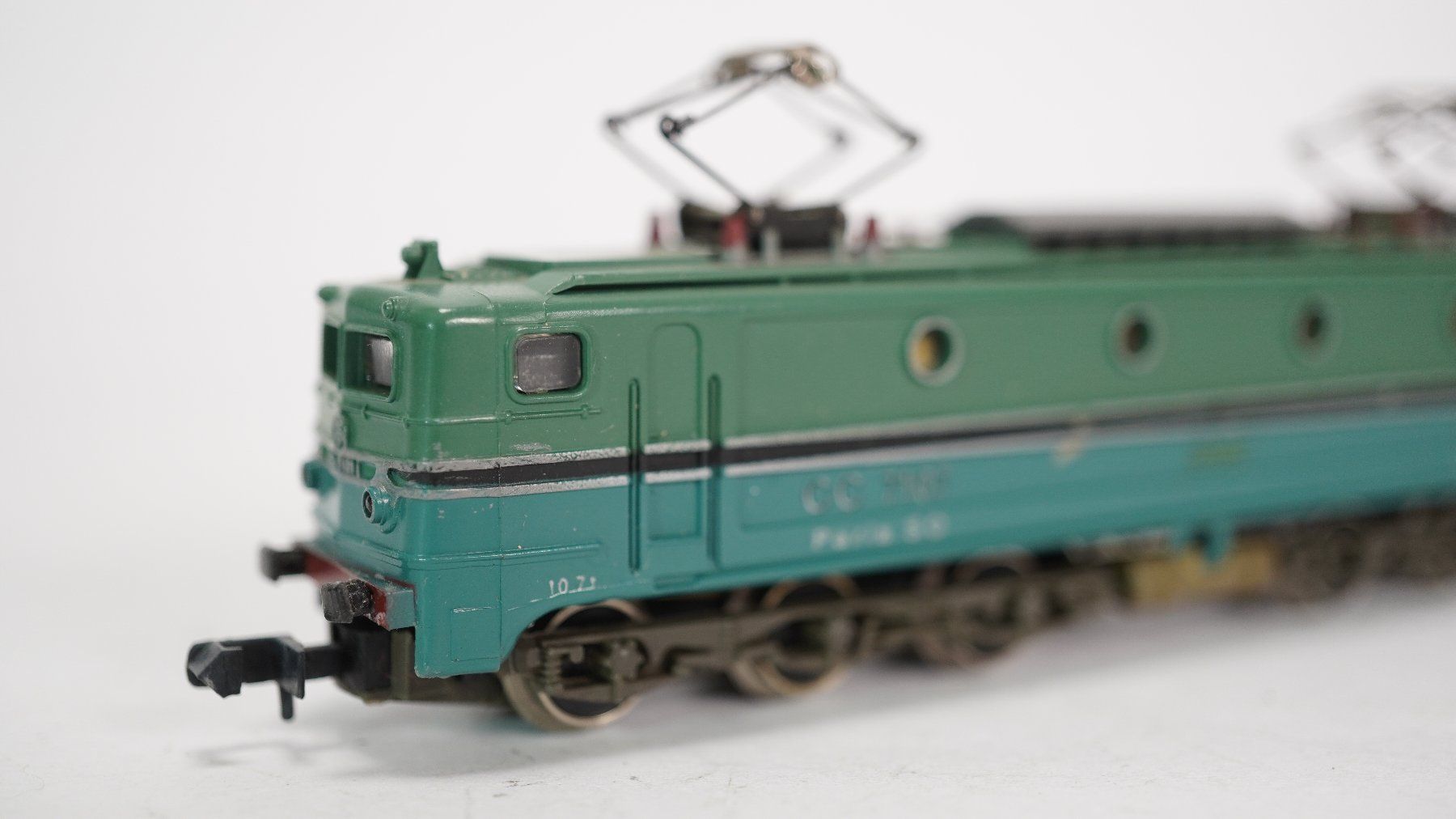 Arnold Modelleisenbahnen: e37 Spur N Arnold SNCF BR CC 7107 E-Lok – Gebraucht aus Thun von evinka_gmbh
