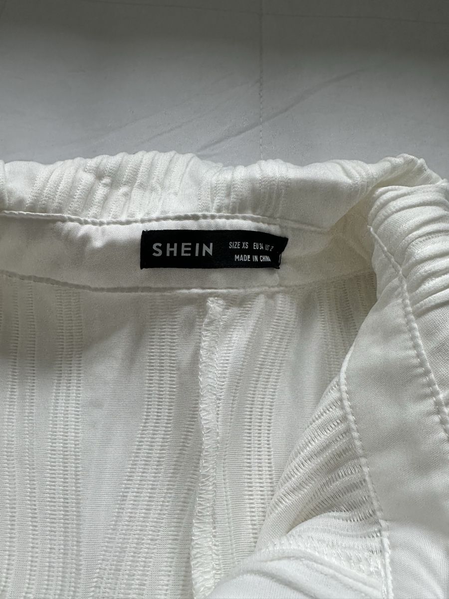 Shein Tute: Combinaison-short blanche Shein, taille S – Nuovo (secondo la descrizione) da Geroldswil venduto da MeganeMegane 3