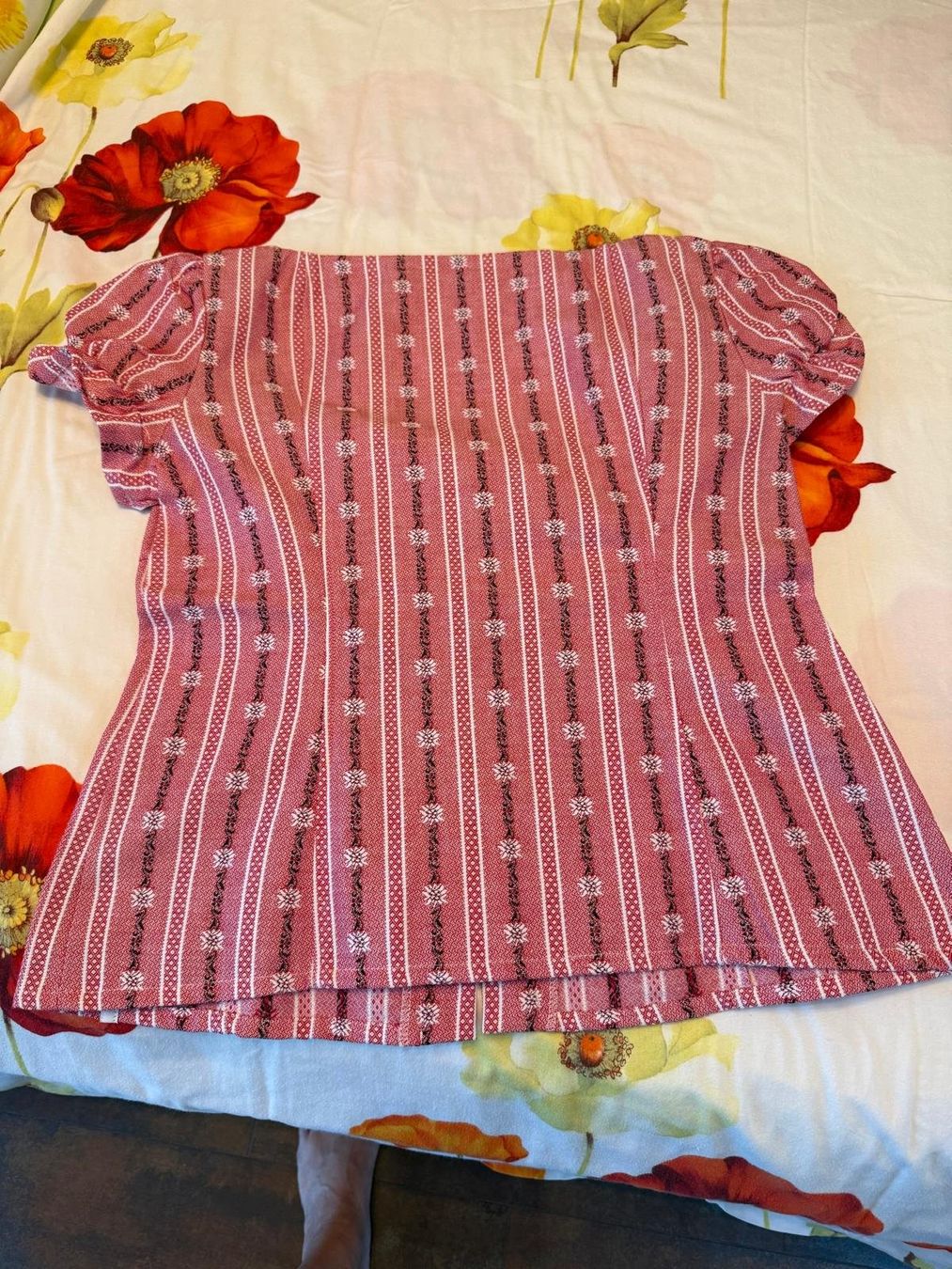 Camicette: Edelweiss Bluse Gr. 46 rot – Nuovo (secondo la descrizione) da Bäch SZ venduto da Glitzer29 3