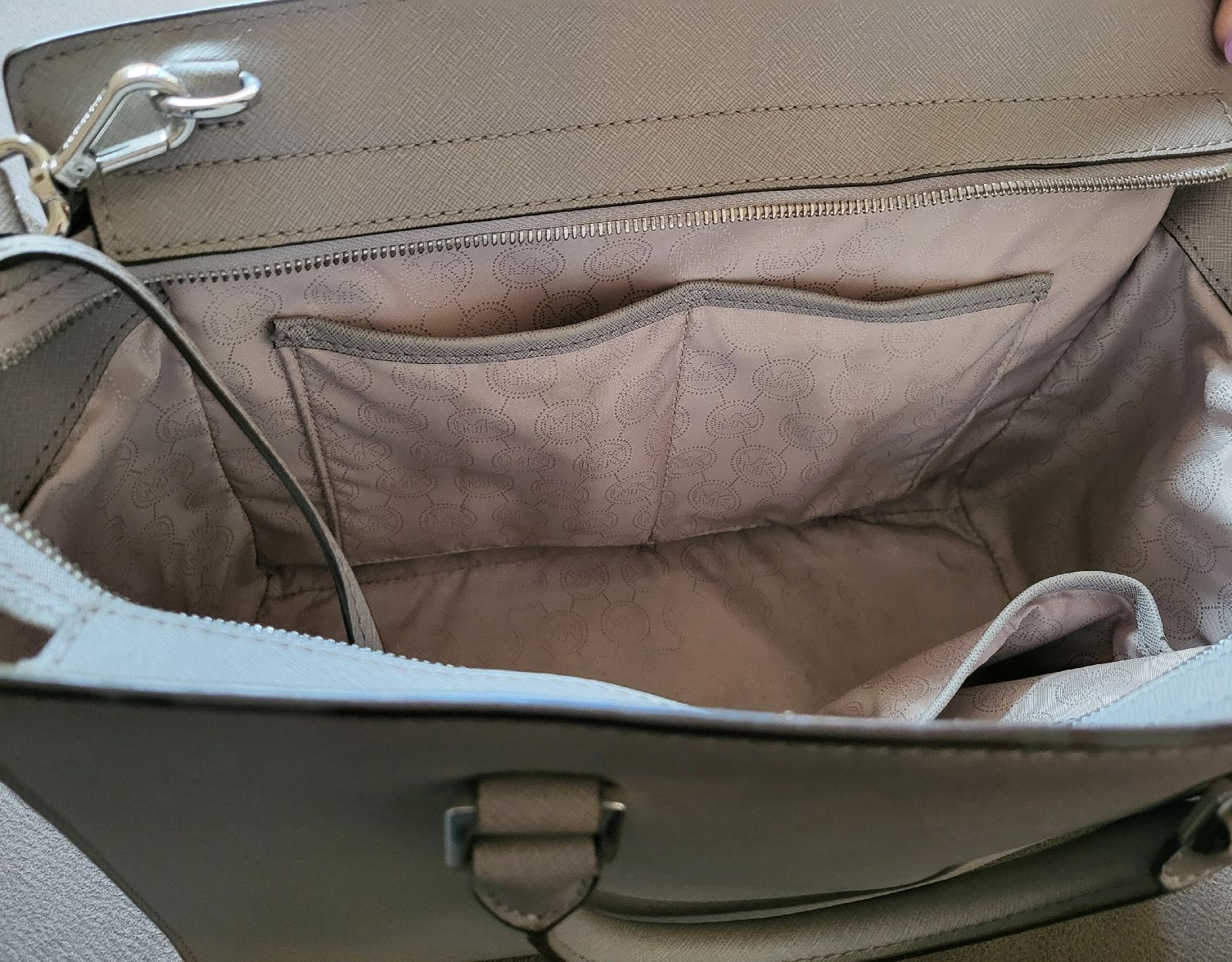Michael Kors Borse da donna: Michael Kors Hand/Umhängetasche – Usato da Gutenswil venduto da ghekko88 6