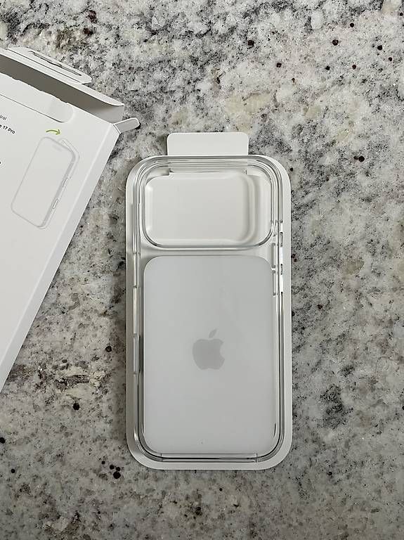 Cover & Protezioni schermo: Cover Apple Iphone 17 pro – Usato da Ascona venduto da eli_nq6c 2