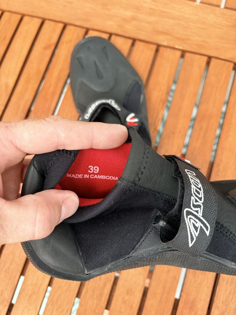 Scarpe da uomo: Surffinken Neoprenschuhe Gr. 39 Ascan – Usato da Uster venduto da Cvm3 1