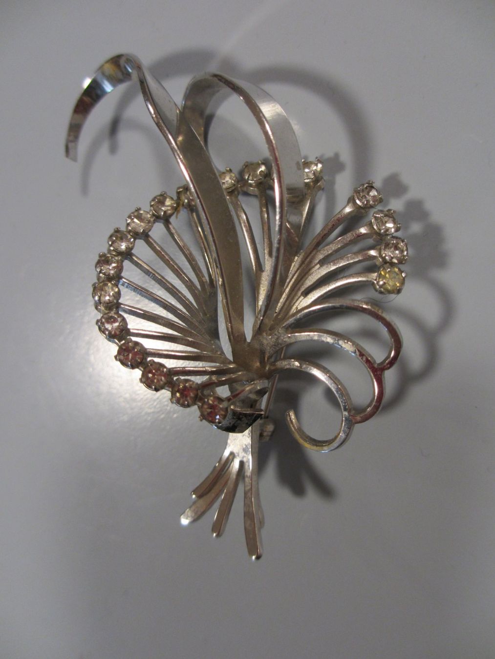 Spille & Fermagli: hübsche Vintage Brosche mit Strass-Steinen. – Usato da Herisau venduto da fan_h9qj 1
