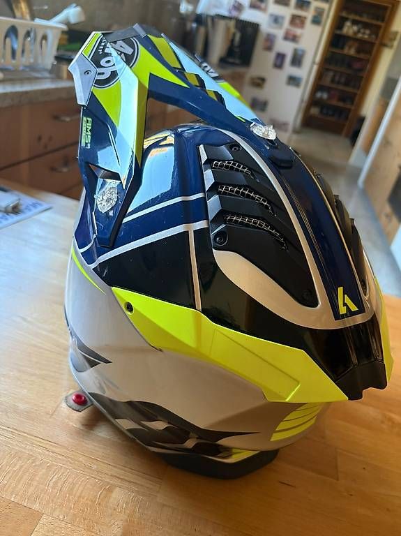 Helme & Visiere: Airoh Aviator 3 Carbon Gr.M – Gebraucht aus Bülach von Husaberg103 3