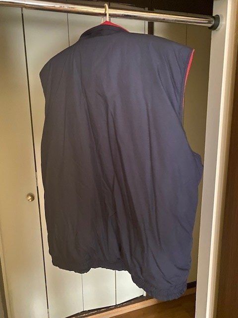 Gilet & Giacche: Gilet nylon bleu / rouge recto verso, US Basic, XL – Usato da Meyrin venduto da Abac007 2