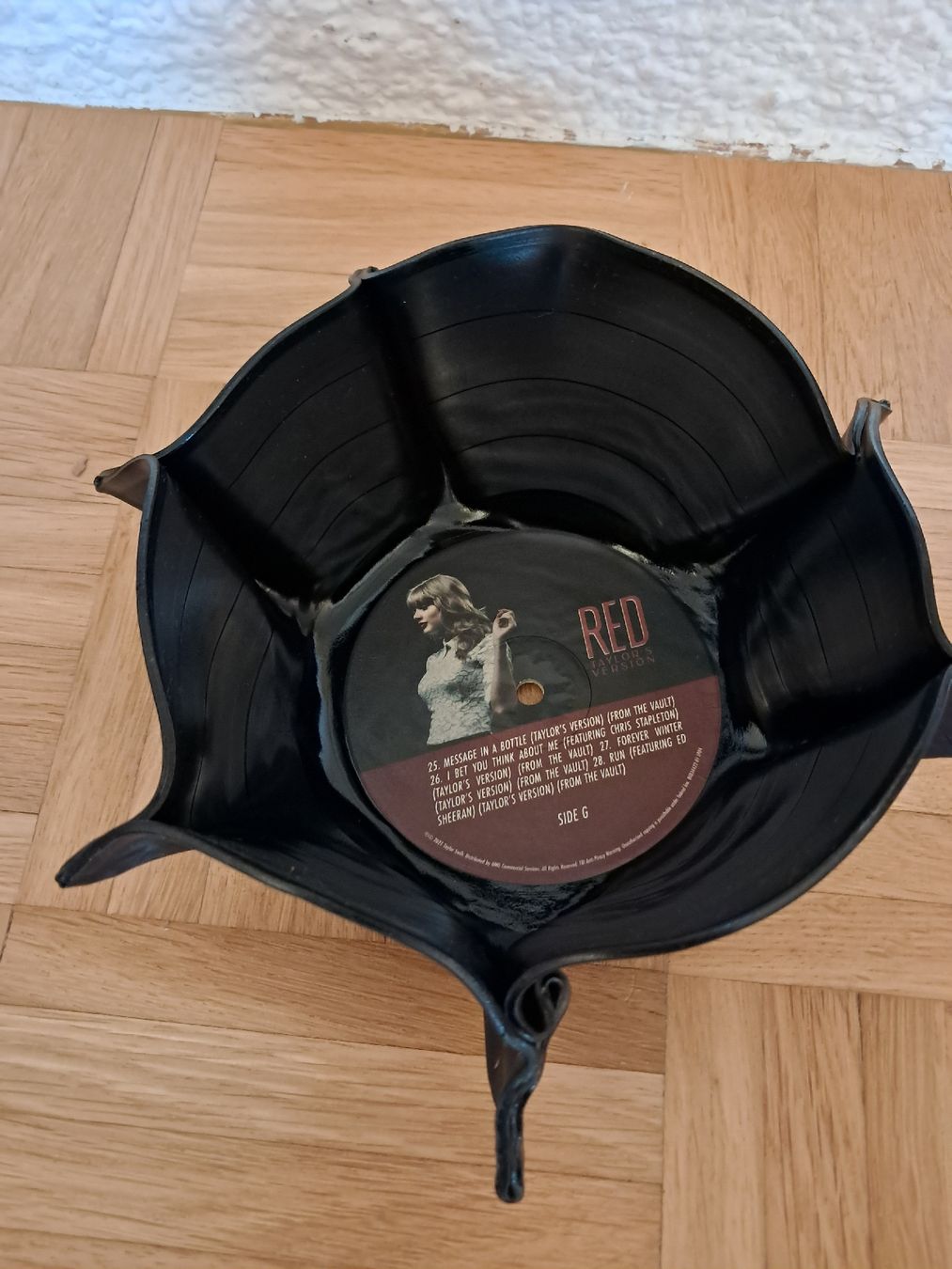 Ciotole: Schale DIY - Taylor Swift - RED – Usato da Obfelden venduto da Eva_32