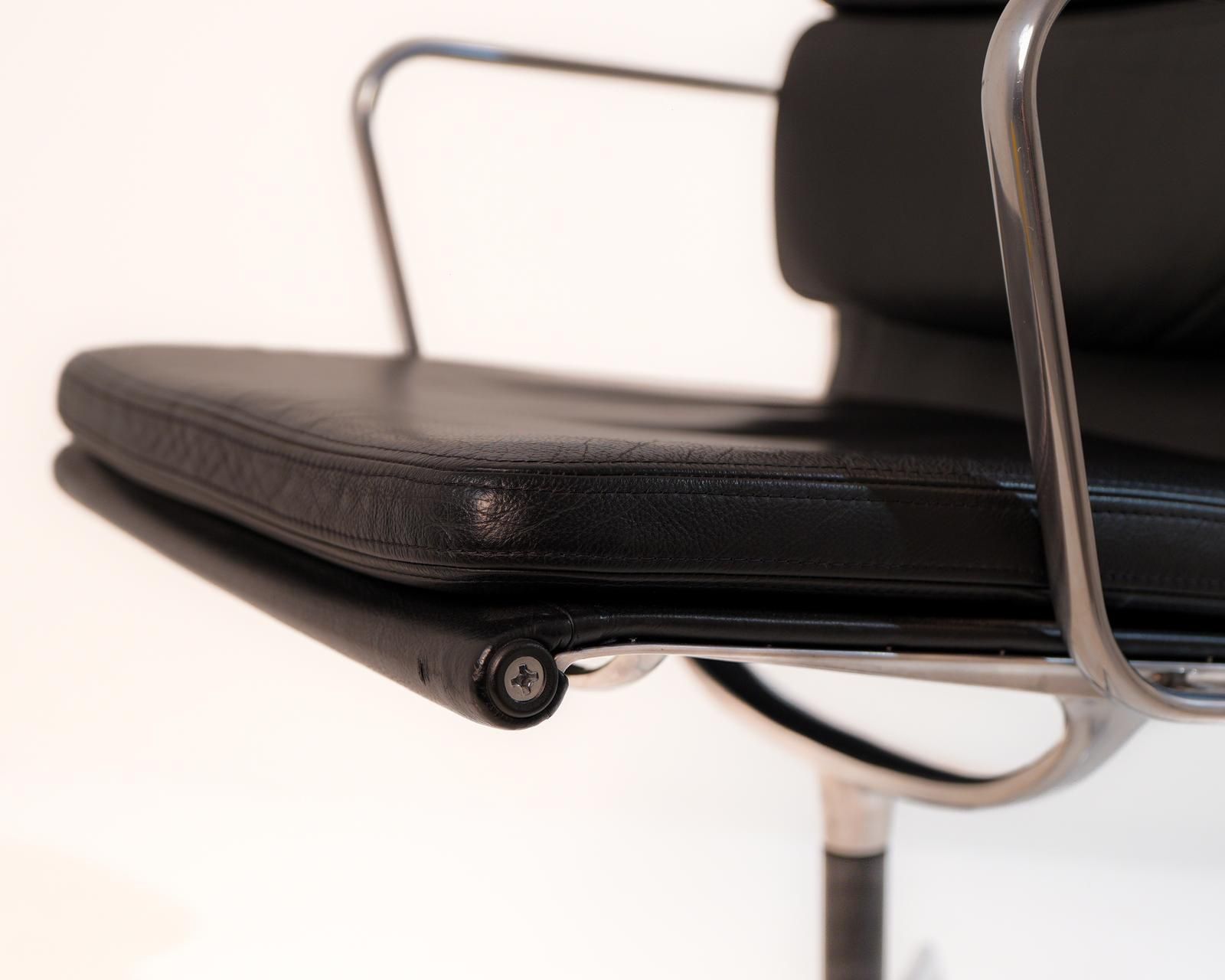 Vitra Stühle: Eames EA Softpad, Leder schwarz, Top Zustand! – Gebraucht aus Augst BL von Nextl00p 4